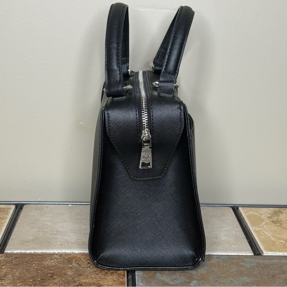 Steve Madden Black Handbag Minimalist Small Purse with Crossbody Shoulder Strap - Picture 5 of 16